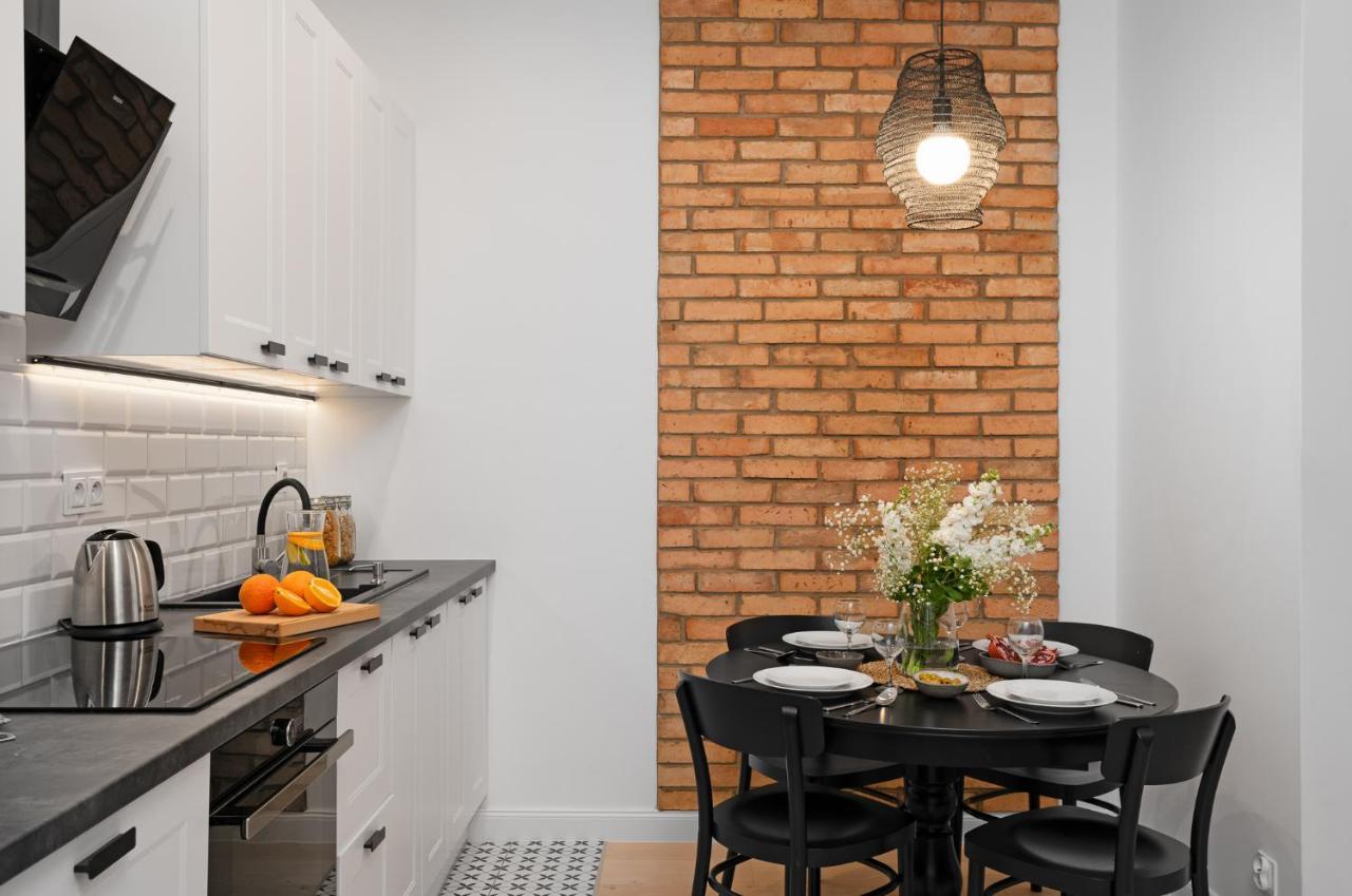 Oomph 2 Bedroom Warsaw